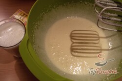 Recept elkészítése Mákos szelet szilvával – bögrés süti, lépés 3
