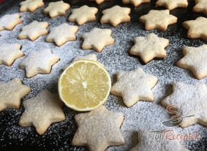 Recept Karácsonyi csillagok citromos-tejfölös tésztából