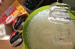 Recept elkészítése Túrós sajttorta sütés nélkül, áfonyával, tepsiben, lépés 2