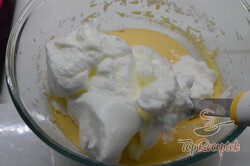 Recept elkészítése Lágy tejszínes kocka gyümölccsel, lépés 3