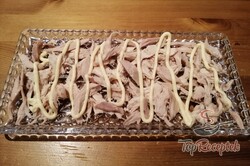 Recept elkészítése Tojásos-csirkés majonézes saláta ünnepekre, lépés 2