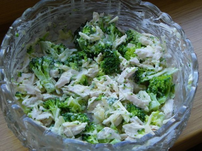Recept CsirkehÃºsos brokkolisalÃ¡ta, lépés 4