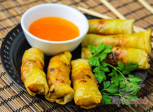 Recept Vietnami tavaszi tekercs. Közkedvelt étel, kiváló ötlet előételnek, ebédnek, vendégvárónak.