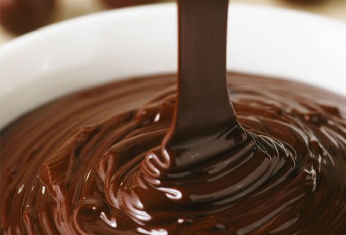 A tökéletes és fényes csokoládéöntet receptje