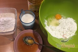 Recept elkészítése Kókuszos kocka egyetlen tojásból, ami villámgyorsan eltűnik a tepsiből, lépés 2